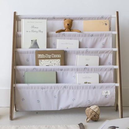 3 Sprouts Recycled Fabric Kids Bookshelf – 4-Tier Sling Book Rack Organizer - Nursery Room Playroom Classroom Wooden Book Shelves - Kid Bookcase Wood Storage Shelf for Toddler Age 3+ - Blueberry Taupe