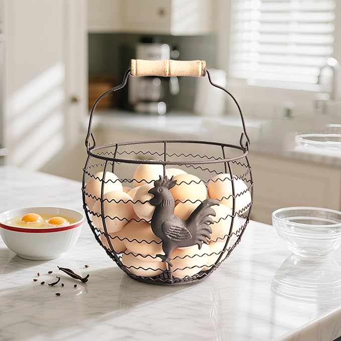 Wire Egg Basket for Gathering Fresh Eggs Collecting Basket With Handle,Rusty Chicken Decorated Small Chicken Egg Basket Vintage Style Eggs Holder Basket Countertop for Farmhouse Kitchen Decor