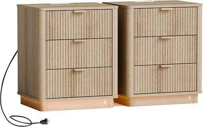 BONITURE 20'' Fluted Night Stand Set of 2, Curved Nightstands with Charging Station Lighting, Wood End Table with 3 Drawers, Modern Side Table Storage Cabinet for Bedroom Office,(2, Natural)