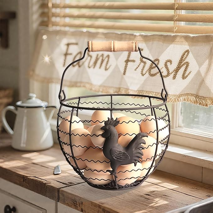 Wire Egg Basket for Gathering Fresh Eggs Collecting Basket With Handle,Rusty Chicken Decorated Small Chicken Egg Basket Vintage Style Eggs Holder Basket Countertop for Farmhouse Kitchen Decor