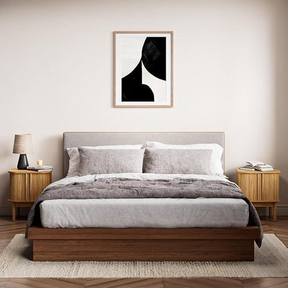 Fluted Nightstand with Sliding Doors, Modern Bedside Table with Solid Wood Legs, Wood Night Stand for Bedroom (Natural)