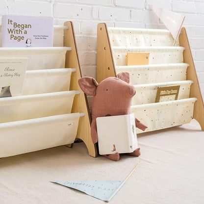 3 Sprouts Recycled Fabric Kids Bookshelf – 4-Tier Sling Book Rack Organizer - Nursery Room Playroom Classroom Wooden Book Shelves - Kid Bookcase Wood Storage Shelf for Toddler Age 3+ Cream