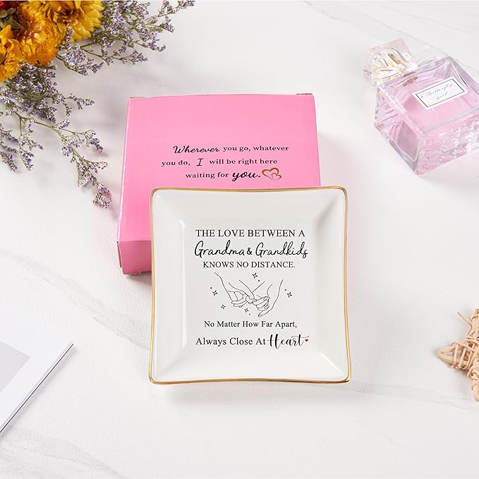 Spegiffu Grandma Gifts from Grandkids, Gifts for Grandma Jewelry Tray Dish - The Love Between A Grandma & Grandkids Knows No Distance, Grandmother Birthday Christmas for Grandma
