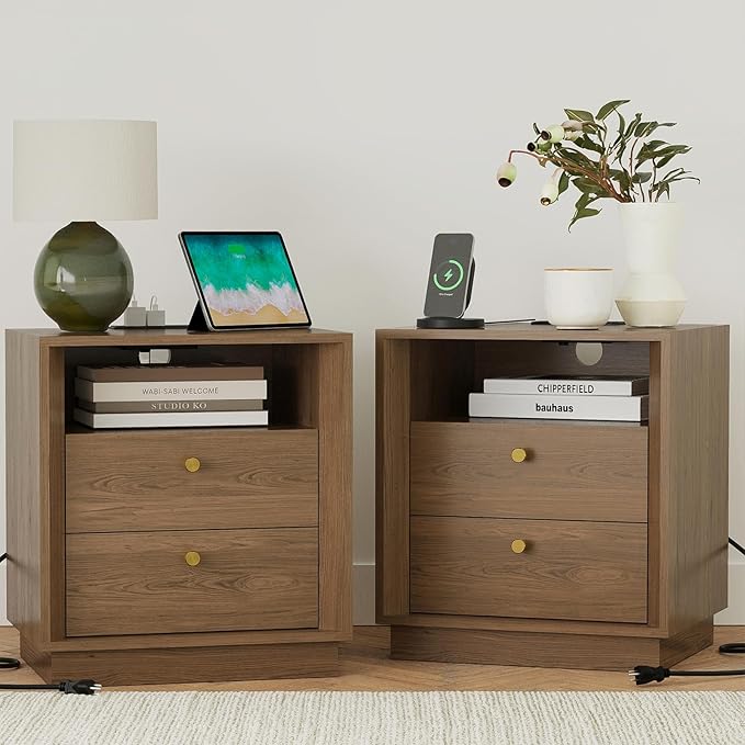 FORTUNETEC Nightstand Set of 2 with Charging Station, Mid Century Modern Nightstand with Wood Grain Texture, Minimalist End Table with Drawers Storage, Bedside Table for Bedroom Living Room, Walnut