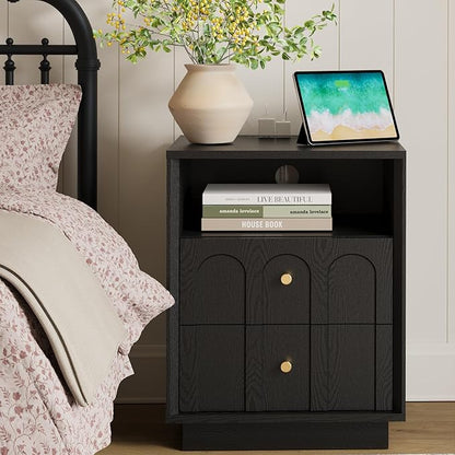 FORTUNETEC Nightstand with Charging Station, Modern Nightstand with Arched Design, Minimalist End Table with Wood Grain Texture, Bedside Table for Bedroom Living Room Sofa Office, Black