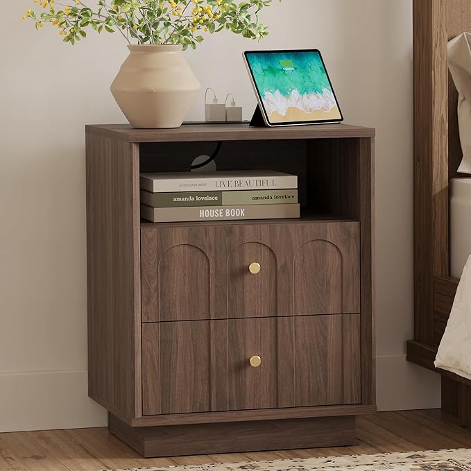FORTUNETEC Nightstand with Charging Station, Mid Century Modern Nightstand with Arched Design, Minimalist End Table with Wood Grain Texture, Bedside Table for Bedroom Living Room Sofa Office, Walnut