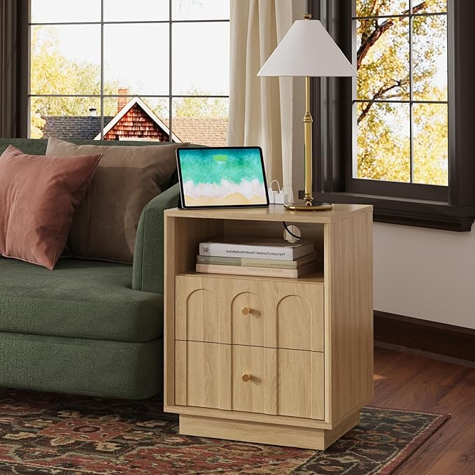 FORTUNETEC Nightstand with Charging Station, Mid Century Modern Nightstand with Arched Design, Boho End Table with Wood Grain Texture, Bedside Table for Bedroom Living Room Sofa Office, Oak