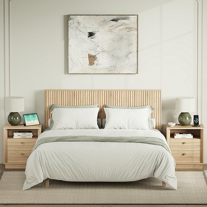 FORTUNETEC Nightstand Set of 2 with Charging Station, Mid Century Modern Nightstand with Wood Grain Texture, Boho End Table with Drawers Storage, Bedside Table for Bedroom Living Room, White Oak